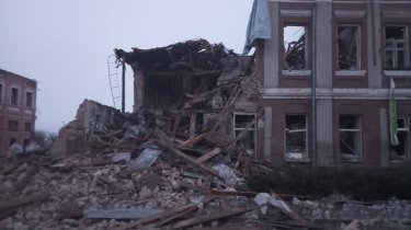 Фото 3 — Армия РФ авиабомбой разрушила здание "Укртелекома" на Харьковщине, в результате атаки дронов в Запорожье пострадала женщина