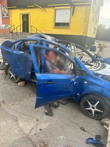 Фото 3 — Оккупанты сбросили ударный дрон на гражданское авто в Бериславе: погибла женщина (ФОТО)