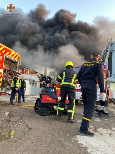 Фото 28 — В Тернополе сгорел завод по производству пенопласта (ФОТО, ВИДЕО)