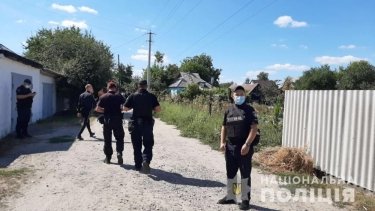 Фото 5 — Под Харьковом жители села атаковали дом ромов и требуют их выселения (ФОТО, ВИДЕО)