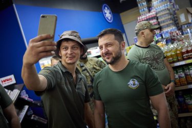 Фото 30 — Зеленський на Донеччині відвідав підрозділ ІПСО (ФОТО)