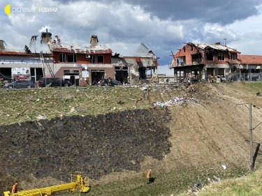Фото 3 — Ракетный удар по Львову: в сети появилось видео последствий