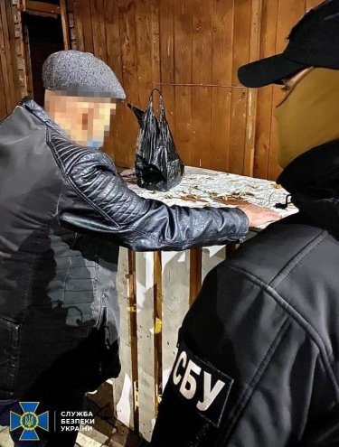 Фото 3 — В Ужгороде прикрыли схему подкупа избирателей перед вторым туром выборов мэра