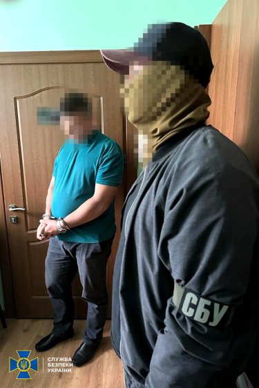 Фото 6 — "Зарабатывали" на военнообязанных: заместителю Херсонского военкома и председателю ВВК в Прикарпатье грозит до 10 лет тюрьмы