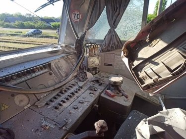 Фото 3 — Российская армия ударила дроном по поезду: есть раненые среди пассажиров (ФОТО)