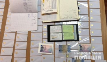 Фото 5 — СБУ с полицией накрыли схему по изготовлению поддельных документов стран ЕС (ФОТО, ВИДЕО)