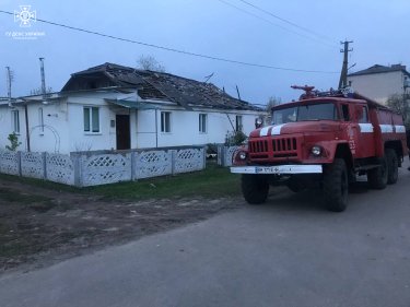 Фото 3 — Российская армия обстреляла два приграничных города в Сумской области: горели дома (ФОТО)