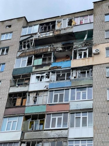 Фото 3 — Вражеский снаряд попал в жилой многоквартирный дом на Харьковщине