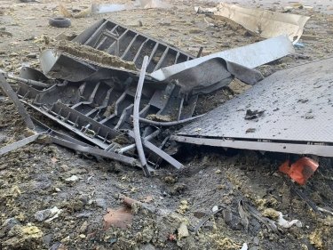 Фото 6 — Російські військові ракетним ударом зруйнували відділення "Нової пошти" у Миколаївській області