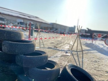 Фото 10 — Во Львове "Нацкорпус" устроил столкновения с полицией на предприятии Козака (ФОТО, ВИДЕО)