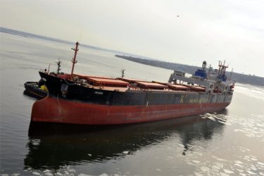 Фото 2 — Судно Preventer успешно загрузилось у причала "Нибулона" и прошло канал возле Николаева
