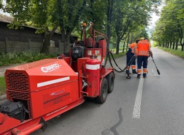 Фото 2 — Дорожники залили понад 124 км тріщин на вулицях Києва