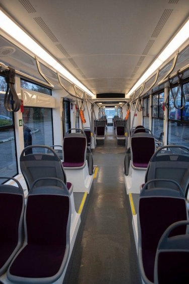 Фото 7 — У Києві на маршрути вийшли нові трамваї та автобуси: де курсуватимуть та як виглядають (ФОТО)