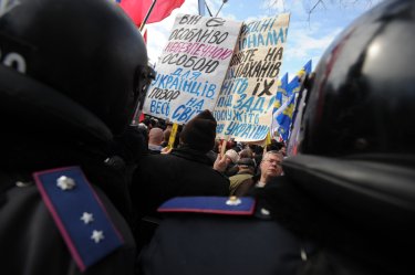 Фото 8 — Политические итоги дня: Митинги и оппозиция не помогли Киеву с выборами