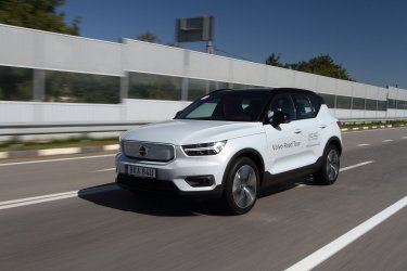 Фото 3 — Спрос есть, но не из чего выбрать: что происходит на рынке новых автомобилей во время войны