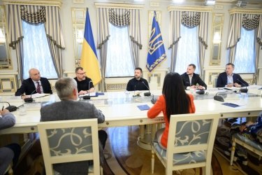 Фото 3 — Зеленський зустрівся з бізнесом, який постраждав від ударів РФ по складам: що пообіцяв