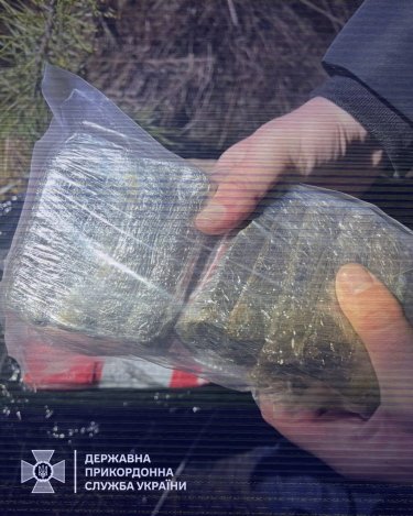 Фото 3 — На Волыни сбили дрон с 22 кг наркотиков более чем на 13 млн грн (ФОТО)