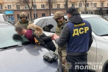 Фото 2 — У Харкові на вулиці спіймали "авторитетного" рекетира, що вимагав у бізнесмена $250 тисяч (ФОТО, ВІДЕО)