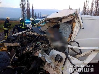 Фото 2 — Под Николаевом мужчина погиб в ДТП, перевозя гробы с шестью умершими от Covid-19 (ФОТО)