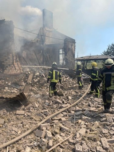Фото 8 — Ракетный обстрел окраины Краматорска: уничтожены два дома, есть погибший и раненые (ФОТО, ВИДЕО)