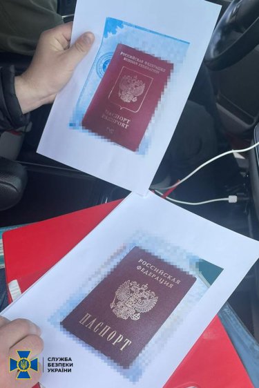 Фото 2 — За "услуги" просили до $5 тыс.: СБУ заблокировала еще 3 схемы нелегального выезда за границу (ФОТО)