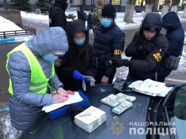 Фото 5 — У Харкові на вулиці спіймали "авторитетного" рекетира, що вимагав у бізнесмена $250 тисяч (ФОТО, ВІДЕО)