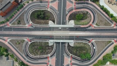 Фото 2 — На Дегтярівському шляхопроводі в Києві завершили весь комплекс робіт: як тепер виглядає розв'язка