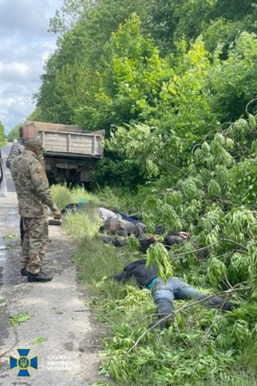 Фото 4 — СБУ поймала пять человек на вырубке леса в нацпарке "Подольские Товтры" (ФОТО)