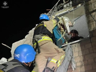 Фото 5 — Ракетний удар по багатоповерхівці на Донеччині, вибухи у Кривому Розі, підрив авто на Харківщині: ситуація у регіонах