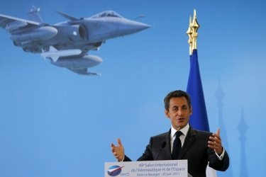 Фото 2 — В Ле Бурже открылся 49 аэрокосмический салон Paris Air Show 2011