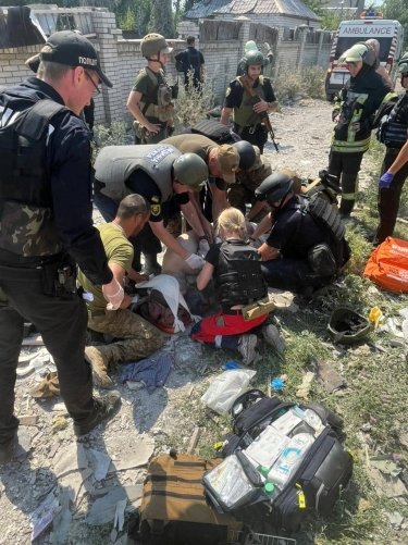 Фото 17 — Ракетный обстрел окраины Краматорска: уничтожены два дома, есть погибший и раненые (ФОТО, ВИДЕО)