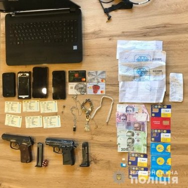 Фото 2 — На Киевщине "оборотни в погонах" похищали айтишников и вымогали у них деньги (ФОТО, ВИДЕО)