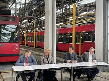 Фото 6 — Берн передаст Львову 11 низкопольных трамваев-"гармошек" (ФОТО)