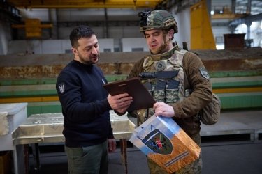 Фото 8 — Зеленський приїхав на передову у Донецьку область та нагородив захисників (ФОТО, ВІДЕО)