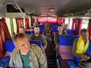 Фото 2 — З полону повернулися додому ще 22 українських воїнів (ФОТО, ВІДЕО)