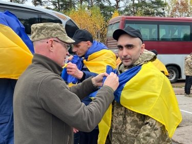 Фото 6 — Україна повернула з полону 270 людей: серед них п’ятеро, яких вважали загиблими в Оленівці