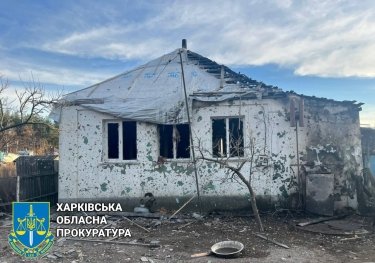 Фото 4 — Россияне ударили по автобазе в Херсоне и жилых домах в Харьковской области: какая ситуация в регионах