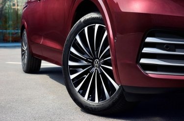 Фото 12 — Volkswagen презентовал огромный семиместный минивэн (ФОТО)