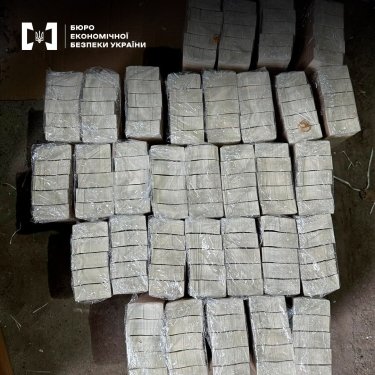 Фото 2 — 110 млн грн неуплаченных налогов: БЭБ разоблачило канал поставки фейковых акцизных марок из Турции