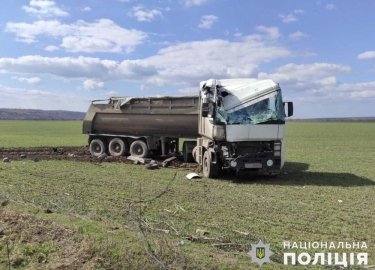 Фото 2 — В Николаевской области произошло ДТП с участием грузовика и такси: трое погибших (ФОТО)
