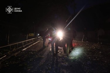 Фото 6 — Армія РФ атакувала Київ: пошкоджена будівля уряду, є загиблі та поранені (ФОТО)