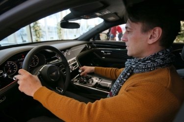 Фото 3 — Пришпорить "Шпору": в Украине стартовали продажи флагманского Bentley Flying Spur