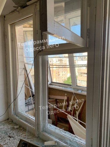 Фото 6 — В Одессе три человека погибли из-за попадания обломков дрона в многоэтажку (ФОТО, ВИДЕО)