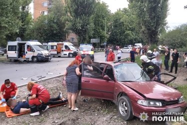 Фото 3 — В Хмельницкой области в ДТП попала скорая помощь: 9 пострадавших (ФОТО, ВИДЕО)