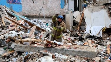 Фото 14 — Число погибших в результате авиаудара по школе в Орехове выросло до семи (ФОТО, ВИДЕО)