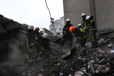 Фото 2 — Обстріл Миколаївської ОДА: кількість загиблих зросла до 24 (ФОТО)