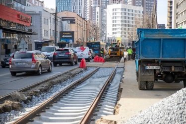 Фото 2 — У Києві на Подолі ремонтують шляхопровід та оновлюють трамвайні колії (ФОТО)