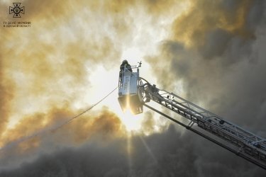 Фото 7 — В Одессе произошел масштабный пожар в здании завода сельхозмашин (ФОТО, ВИДЕО)