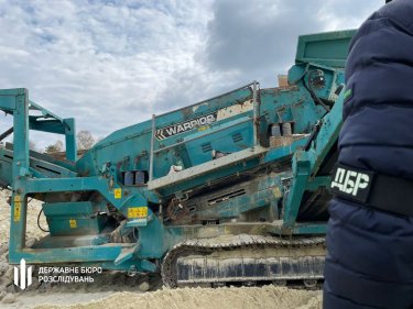 Фото 10 — ДБР обшукує житло та підприємства родичів Медведчука та Козака у Львівській області (ФОТО)