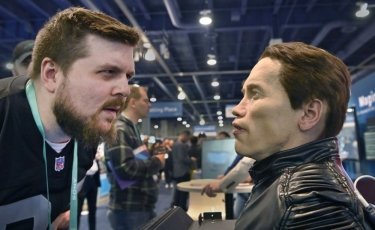 Фото 3 — $10 млн за робота-няню: Шварценеггер подал в суд на российскую компанию (ФОТО, ВИДЕО)